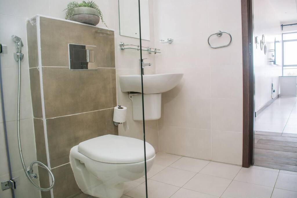 Apartment Silverstone 2 Bedroom With Views Gym& Pool
