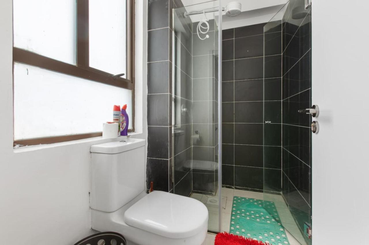 Fully Equipped 1br W Prime Location, King Bed * Nairobi