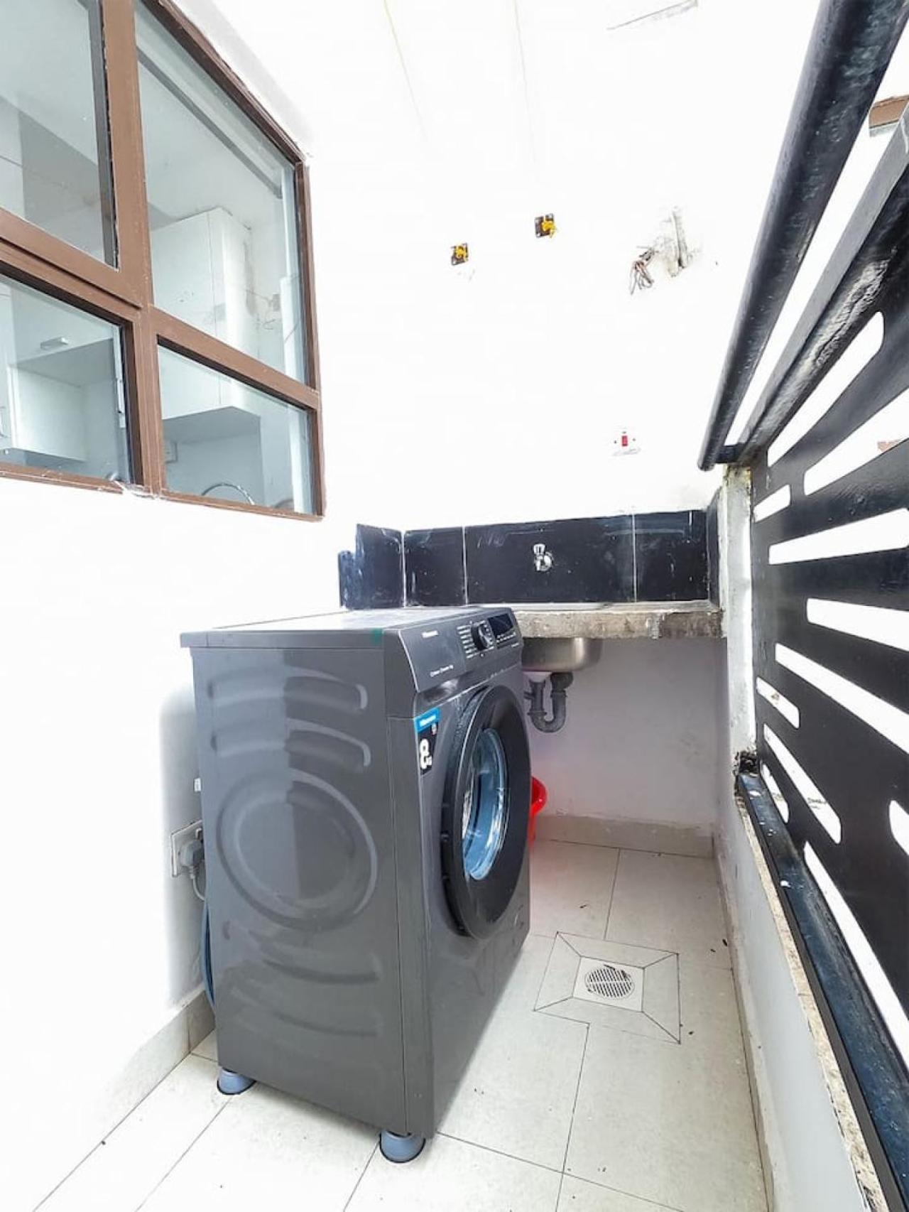 Fully Equipped 1br W Prime Location, King Bed Apartment Nairobi