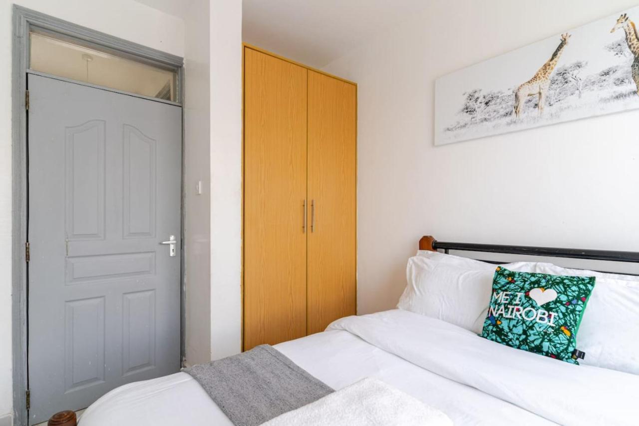 The Ultimate Escape With Pool, Gym , Fast Wifi And Netflix Apartamento Nairobi