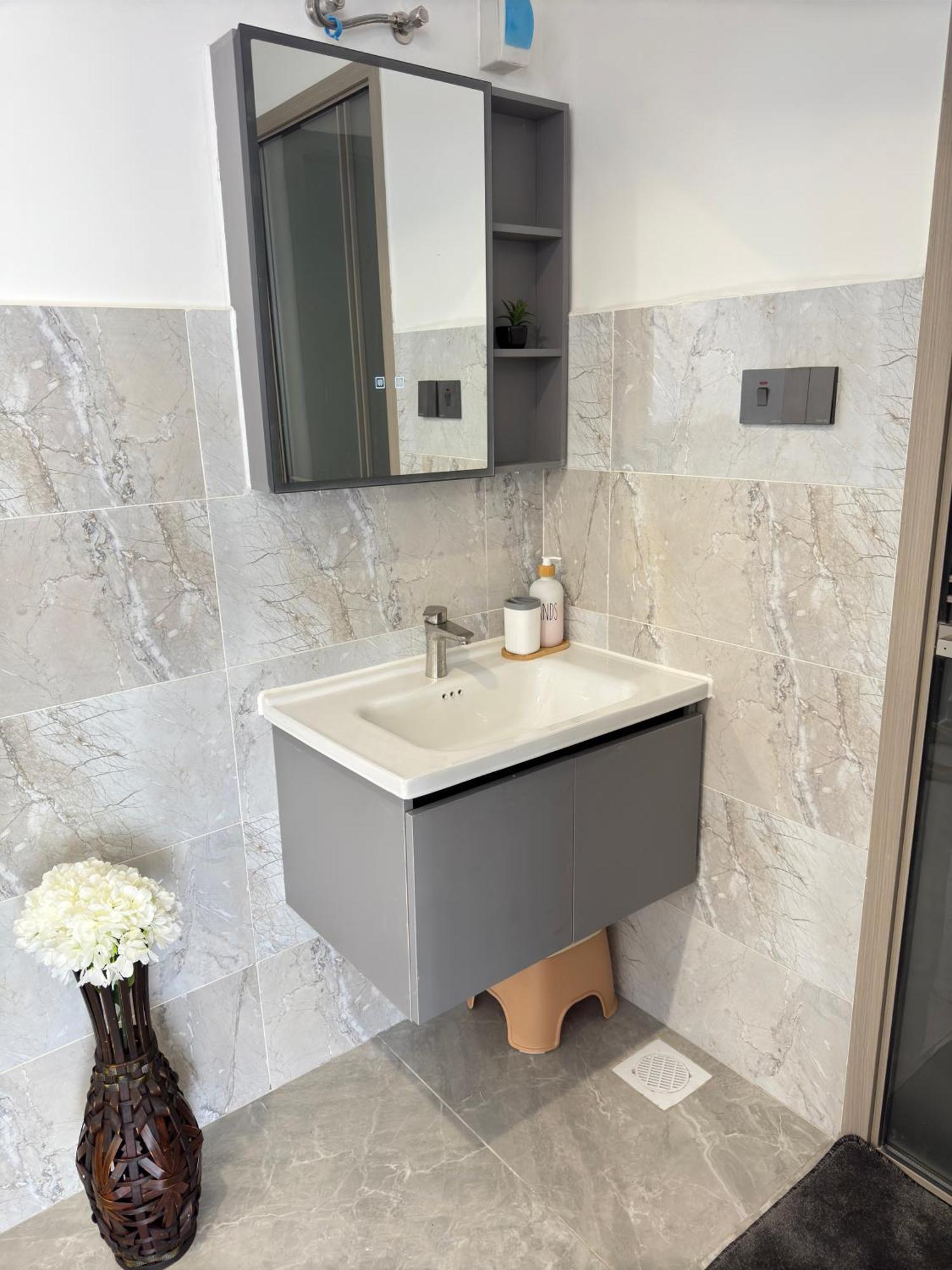 Lisa Luxury Homes *