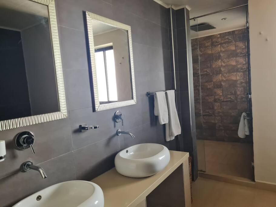 Apartment Contemporary 2 Bedroom Furnished Serviced In Lavington, Nairobi, Kenya *