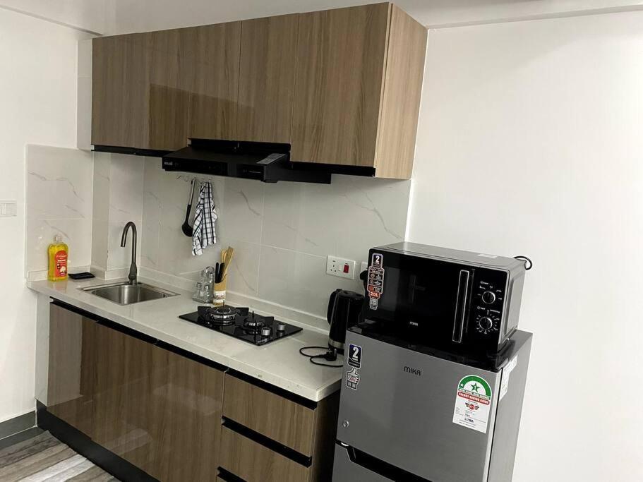 Stylish 1-bedroom In Riverside Apartment *
