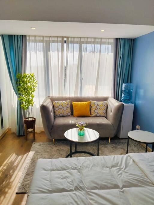Laurel Hill Palace Apartment *