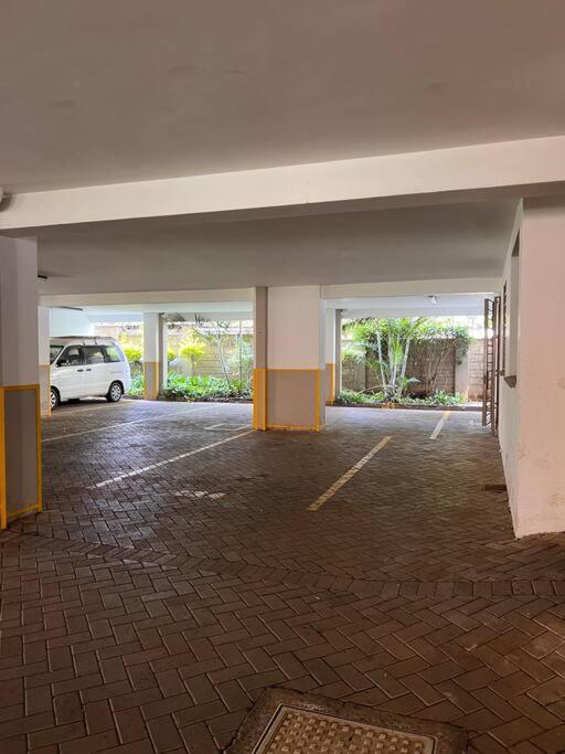 Apartment Charming Luxury With Pool In Kileleshwa Nairobi