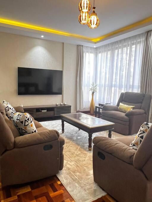 Apartment Charming Luxury With Pool In Kileleshwa Nairobi