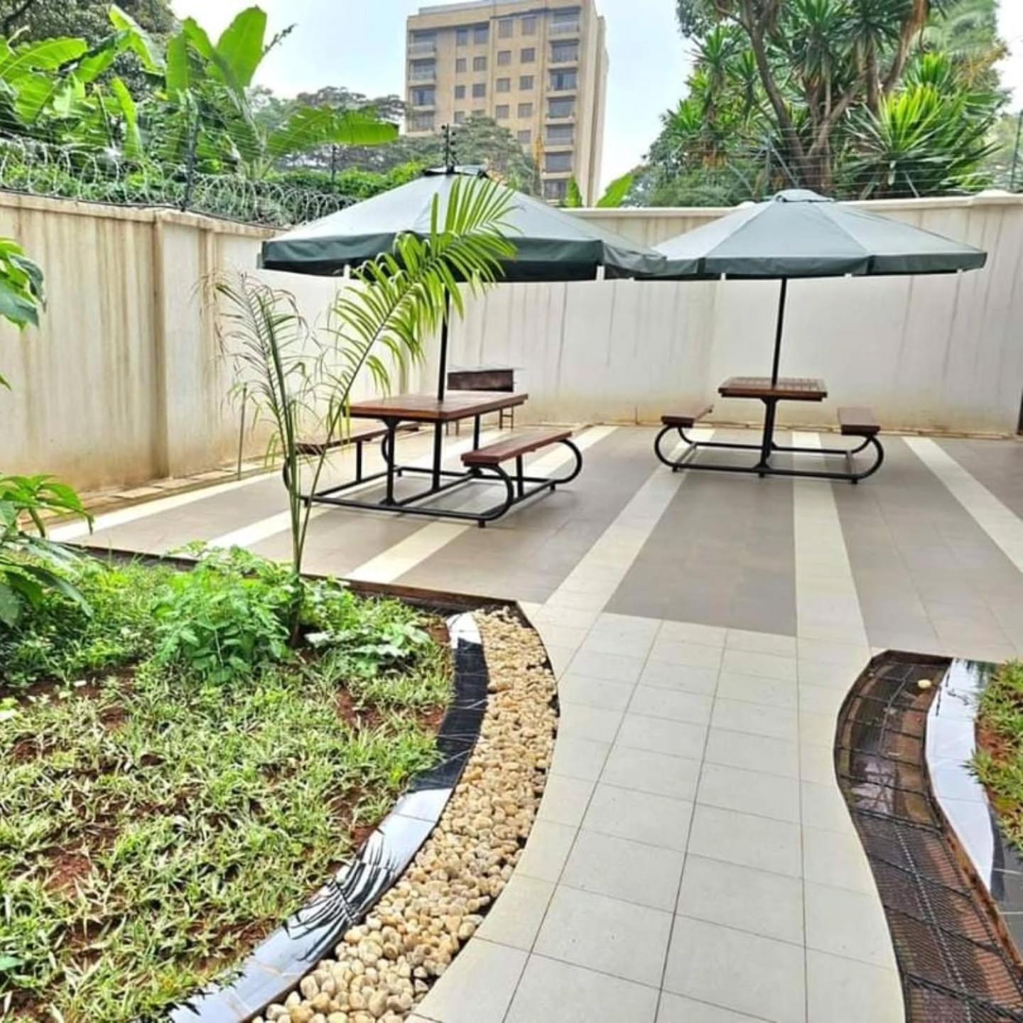 The White Pearl * Nairobi