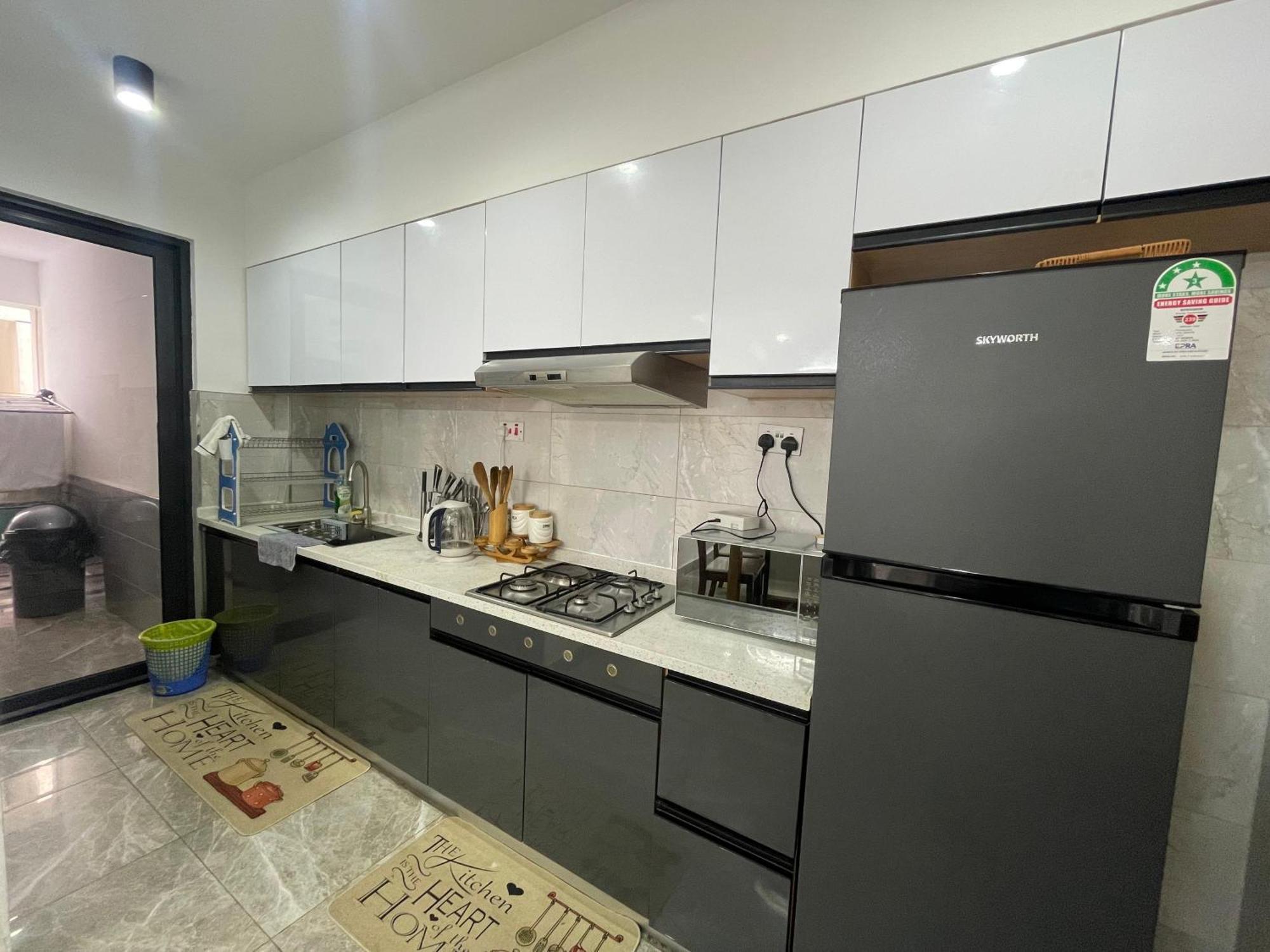 Apartment 2 Bedroom Heartland Gardens *