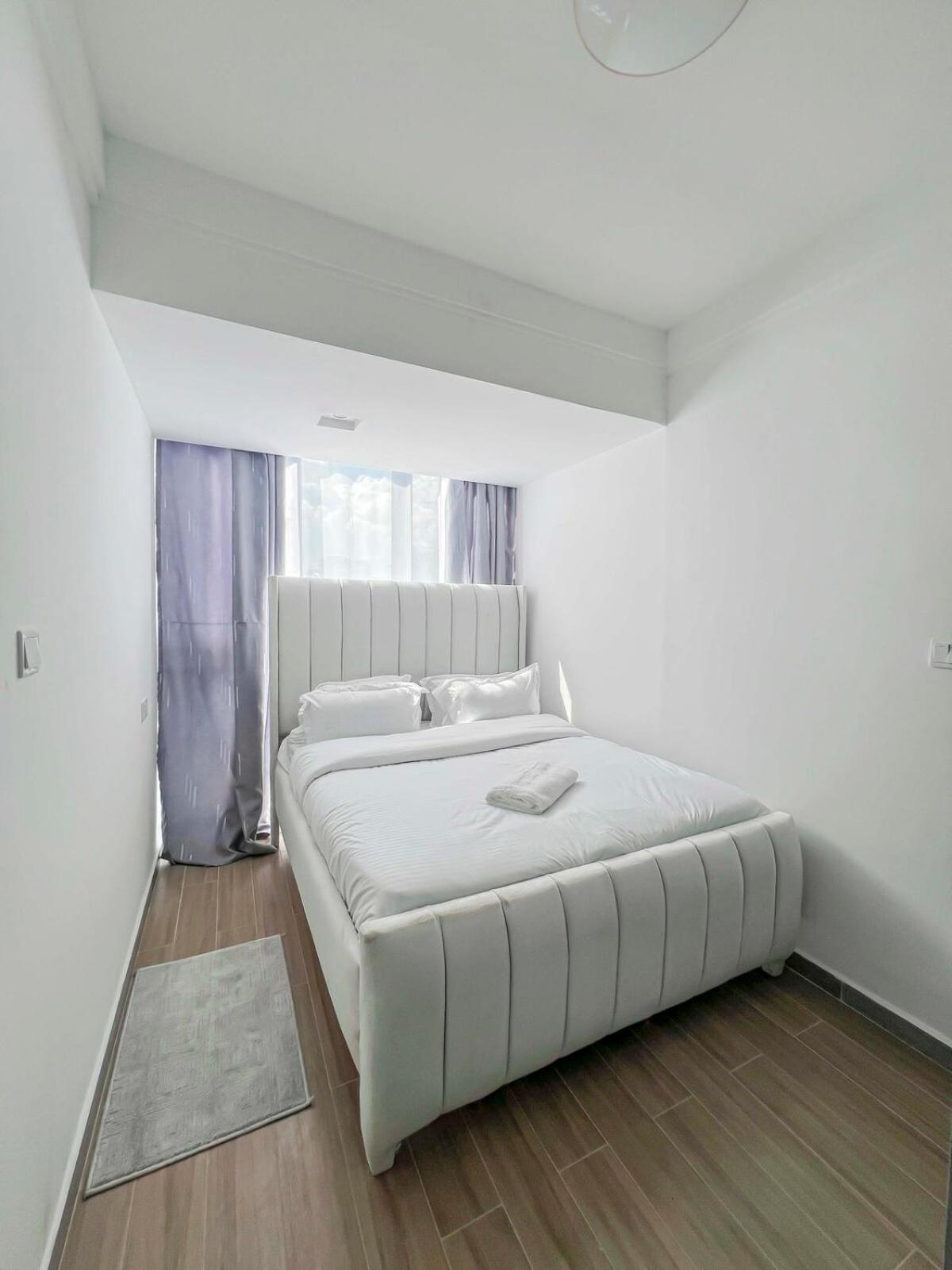 Apartment 1 Bedroom Luxury Hideout In Riverside With Views *