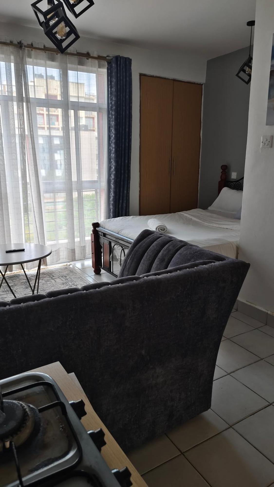 Grey With Free Parking And Wifi *