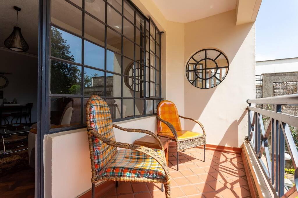 Apartment Upscale King Size Bed In The Heart Of