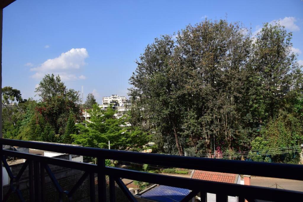 Apartment Upscale King Size Bed In The Heart Of *