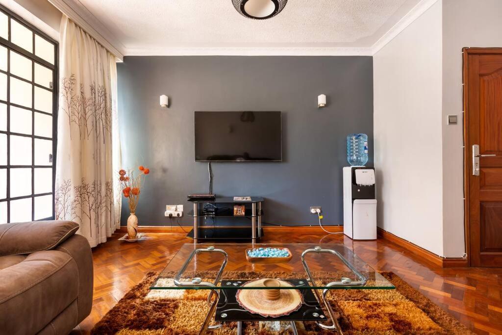 Upscale King Size Bed In The Heart Of * Nairobi