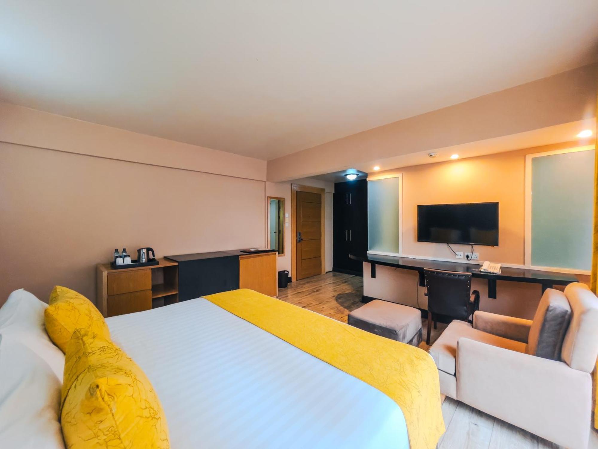West Wood Hotel 4*