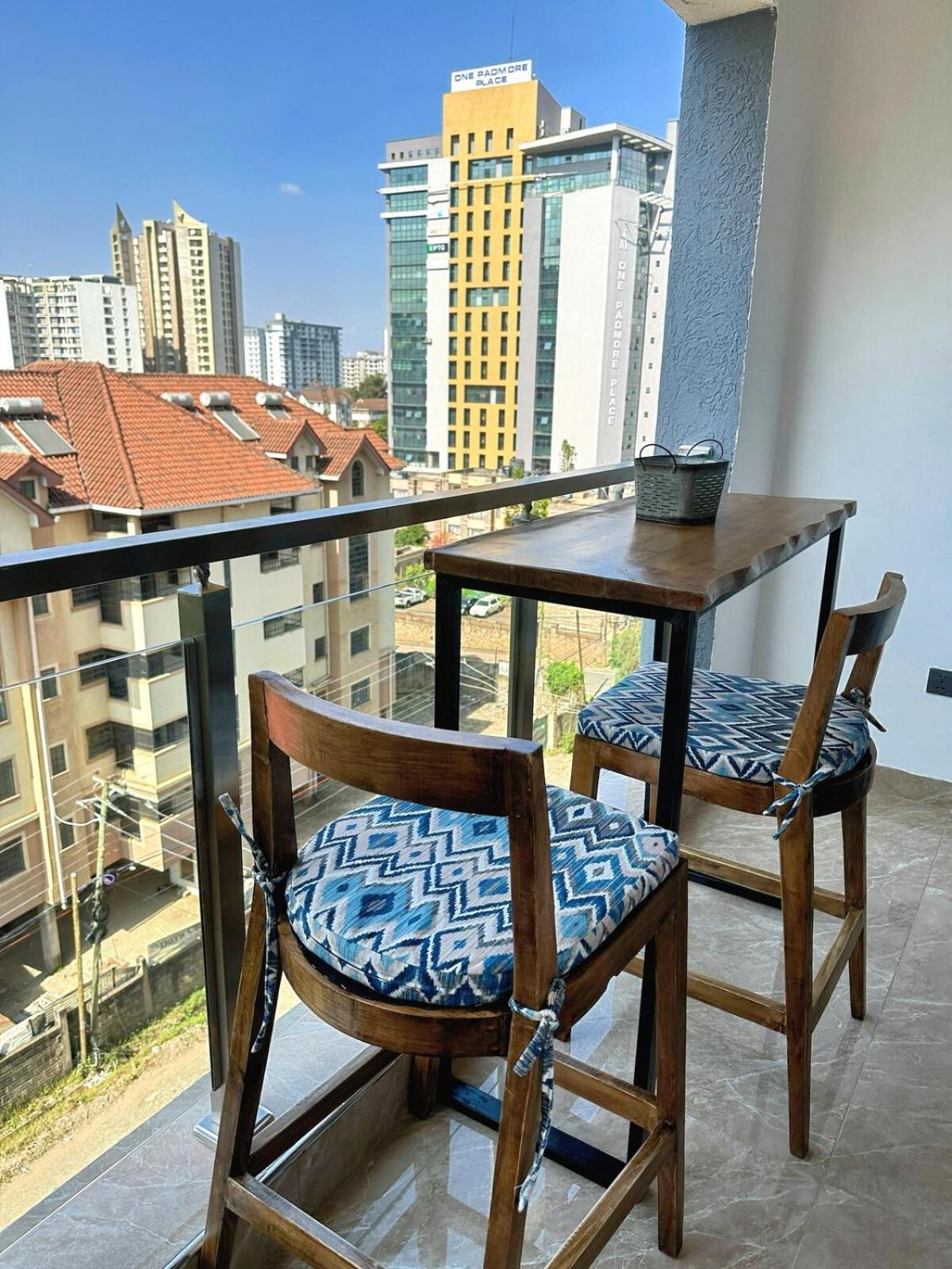 Serenity Stays, Modern 2-bedroom Near Yaya Centre Apartment