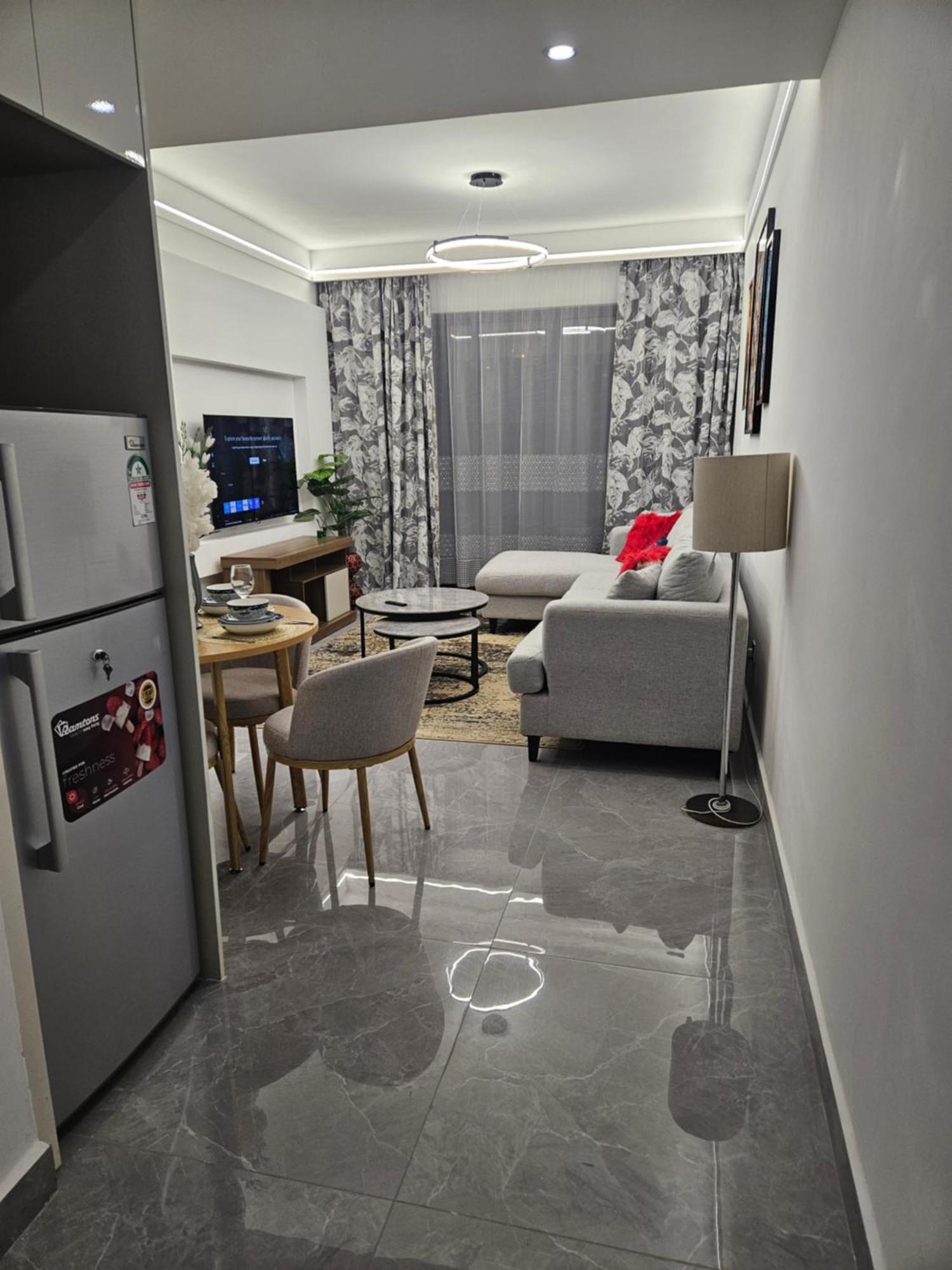 Safari Escape Near Junction Mall Apartment *