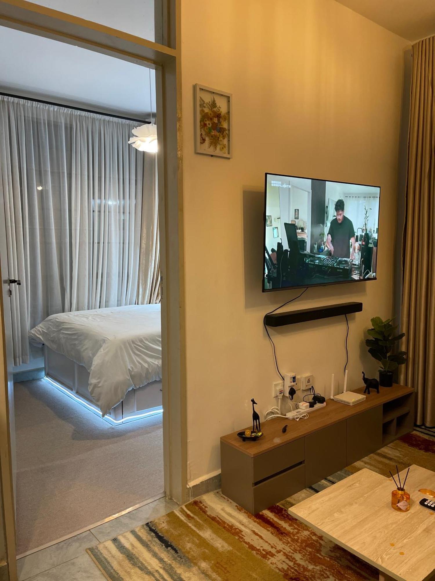 Warm And Cozy Modern Apartment Nairobi