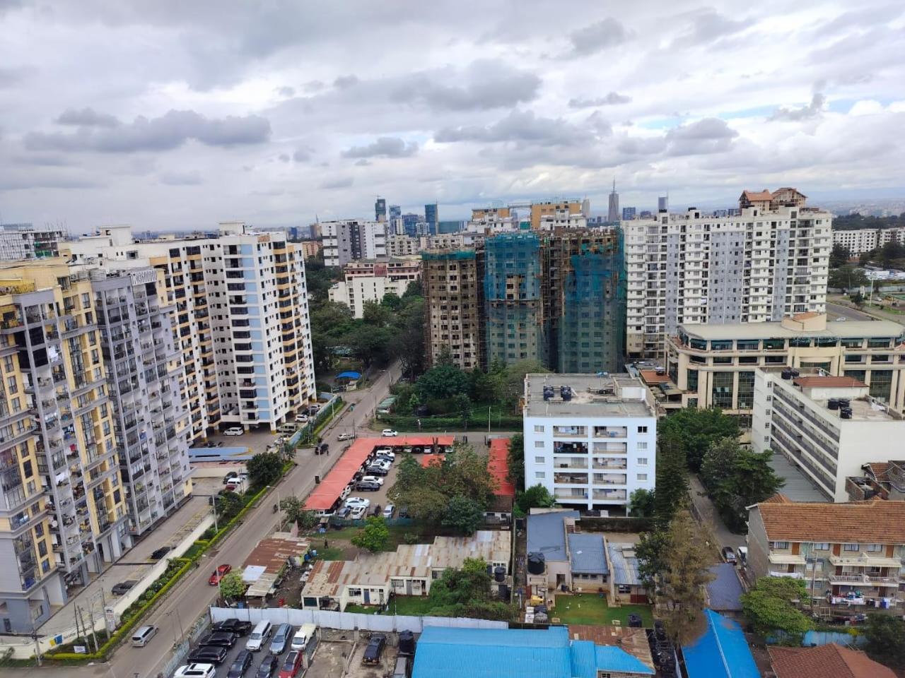 Luxury Elegant Furnished Three Bedroom With Children Playing Ground,swimming Pool Relaxing Rooftop With Amazing Views, Ample Parking Space And Proximity To Major Shopping Malls Apartment *
