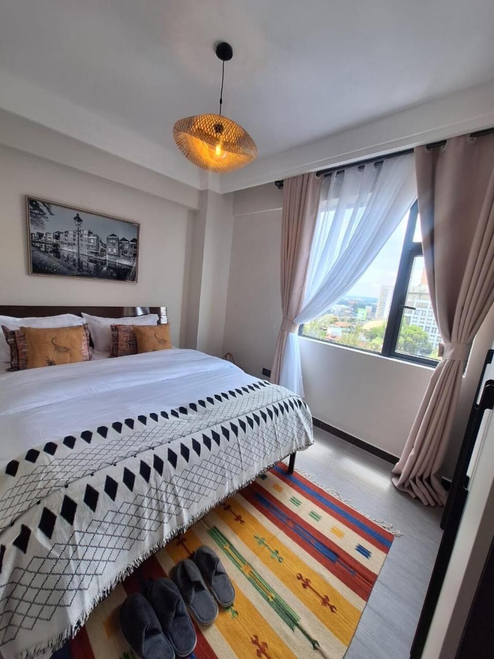 Lux One Bedroom With Study