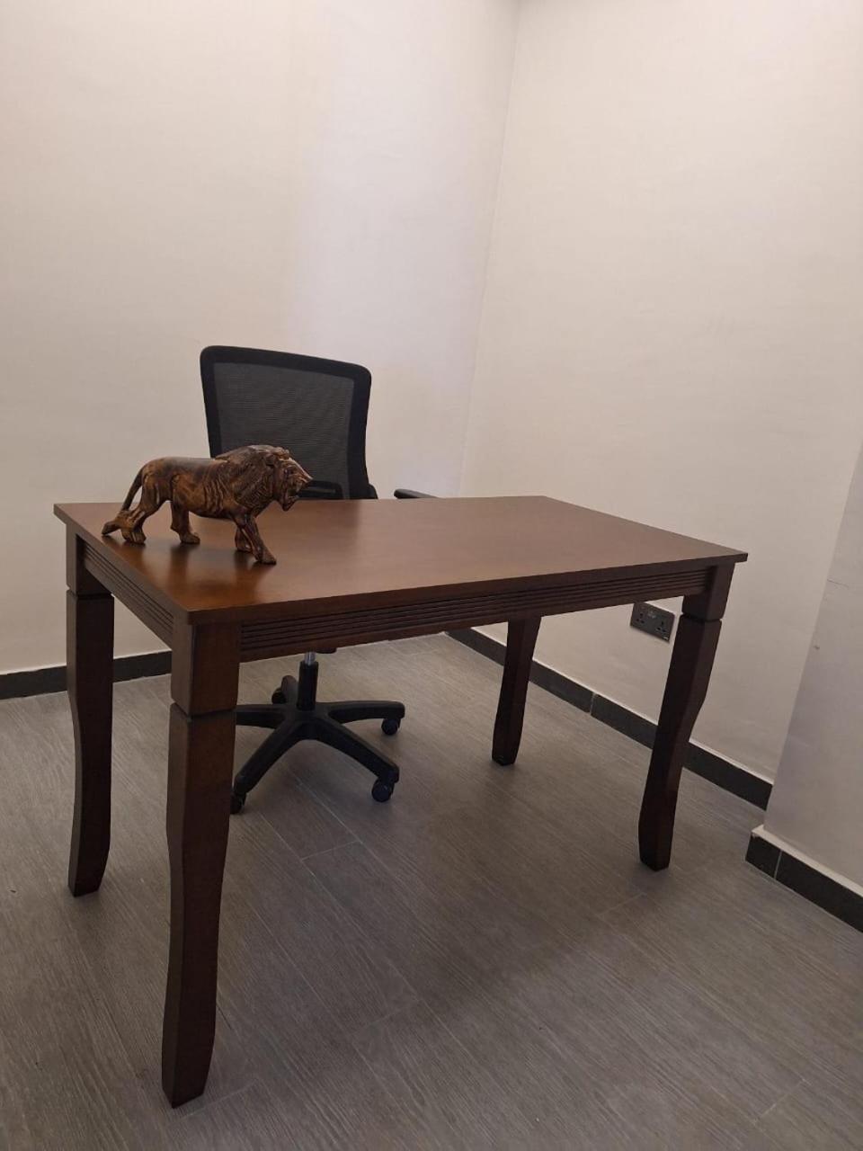 Lux One Bedroom With Study