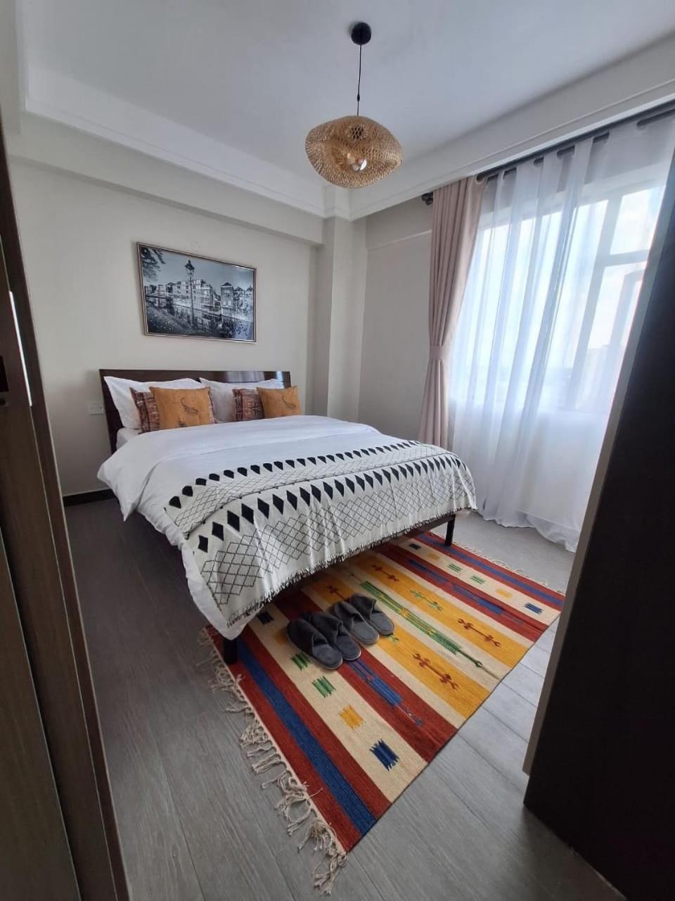 Lux One Bedroom With Study Apartment
