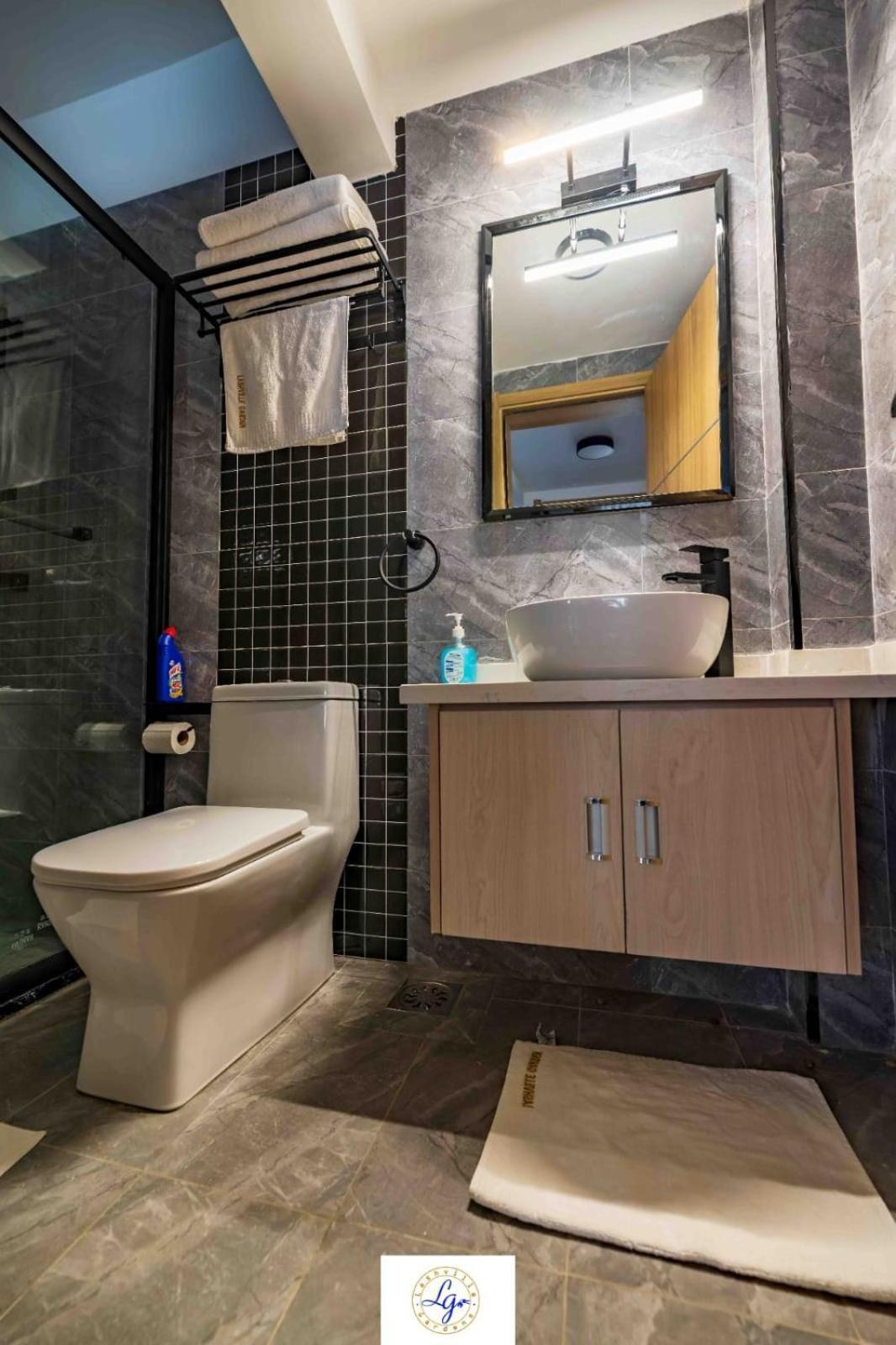 Executive Fully Furnished With Luxurious Facilities Which Features A Breathtaking Views And Close Proximity To Major Shopping Malls Thus Offering A High End Lifestyle Apartment *