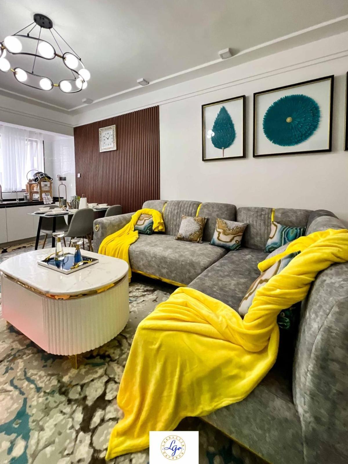Executive Fully Furnished With Luxurious Facilities Which Features A Breathtaking Views And Close Proximity To Major Shopping Malls Thus Offering A High End Lifestyle Apartment *