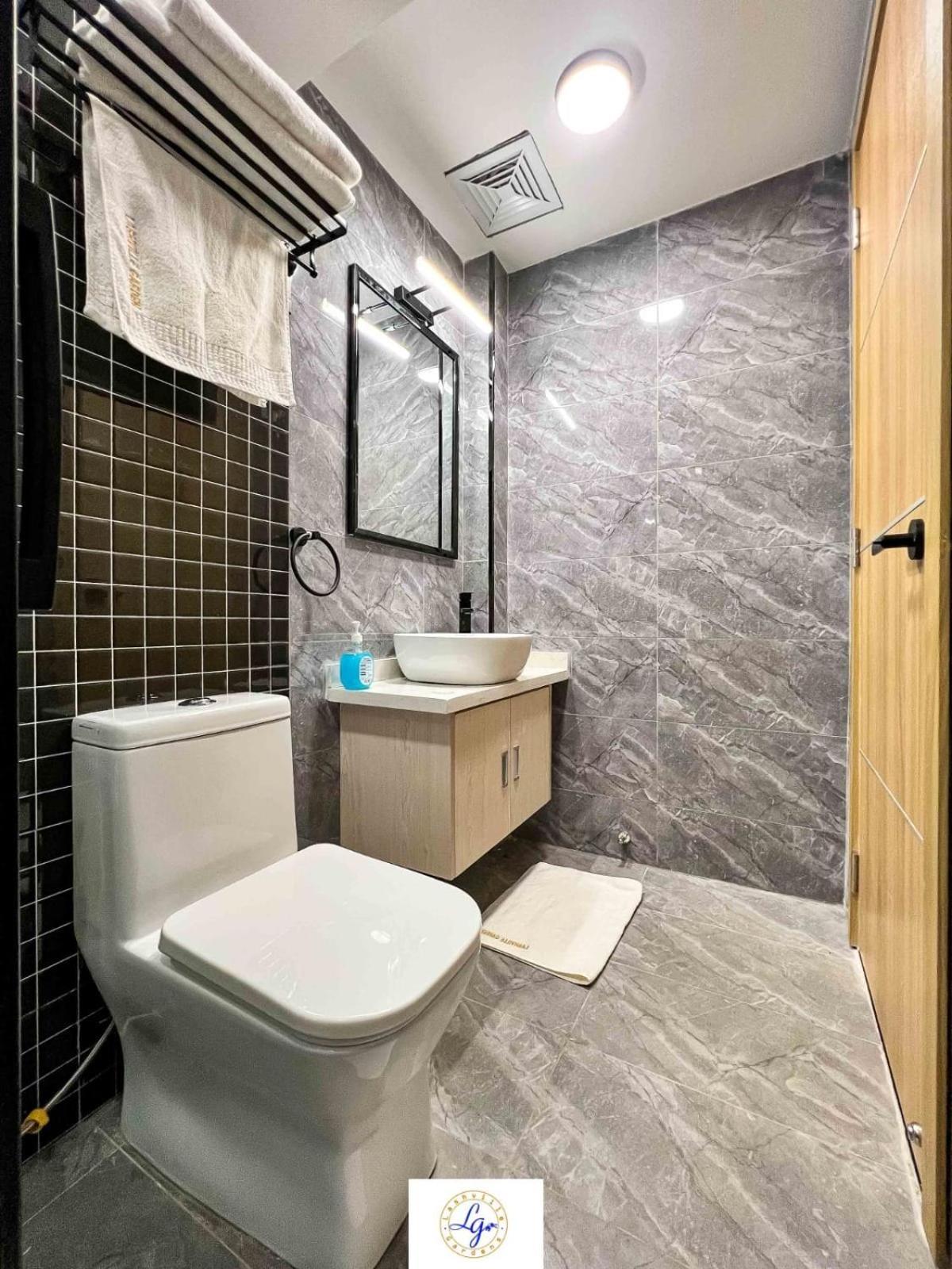 Executive Fully Furnished With Luxurious Facilities Which Features A Breathtaking Views And Close Proximity To Major Shopping Malls Thus Offering A High End Lifestyle Nairobi