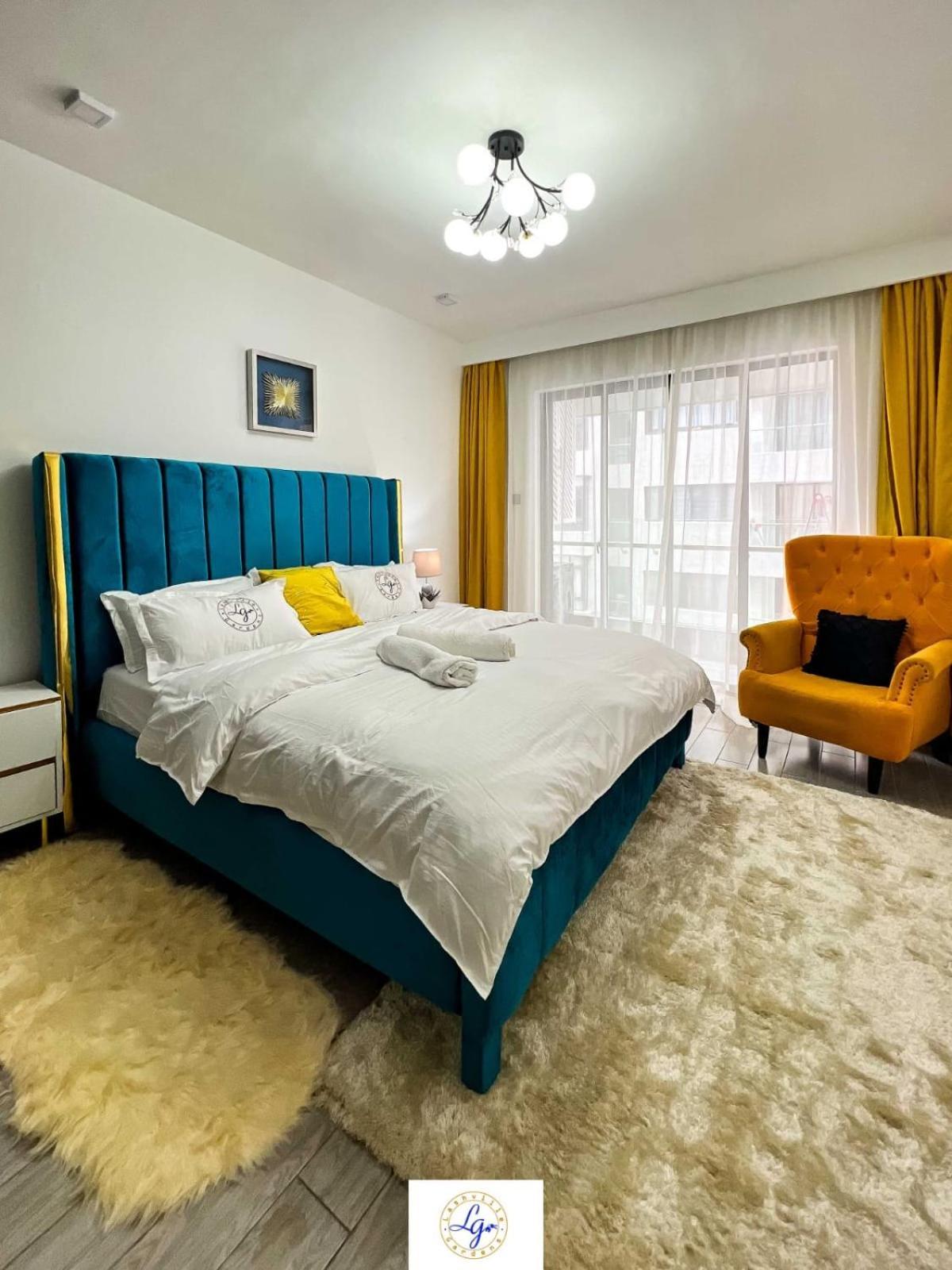 Executive Fully Furnished With Luxurious Facilities Which Features A Breathtaking Views And Close Proximity To Major Shopping Malls Thus Offering A High End Lifestyle Apartment