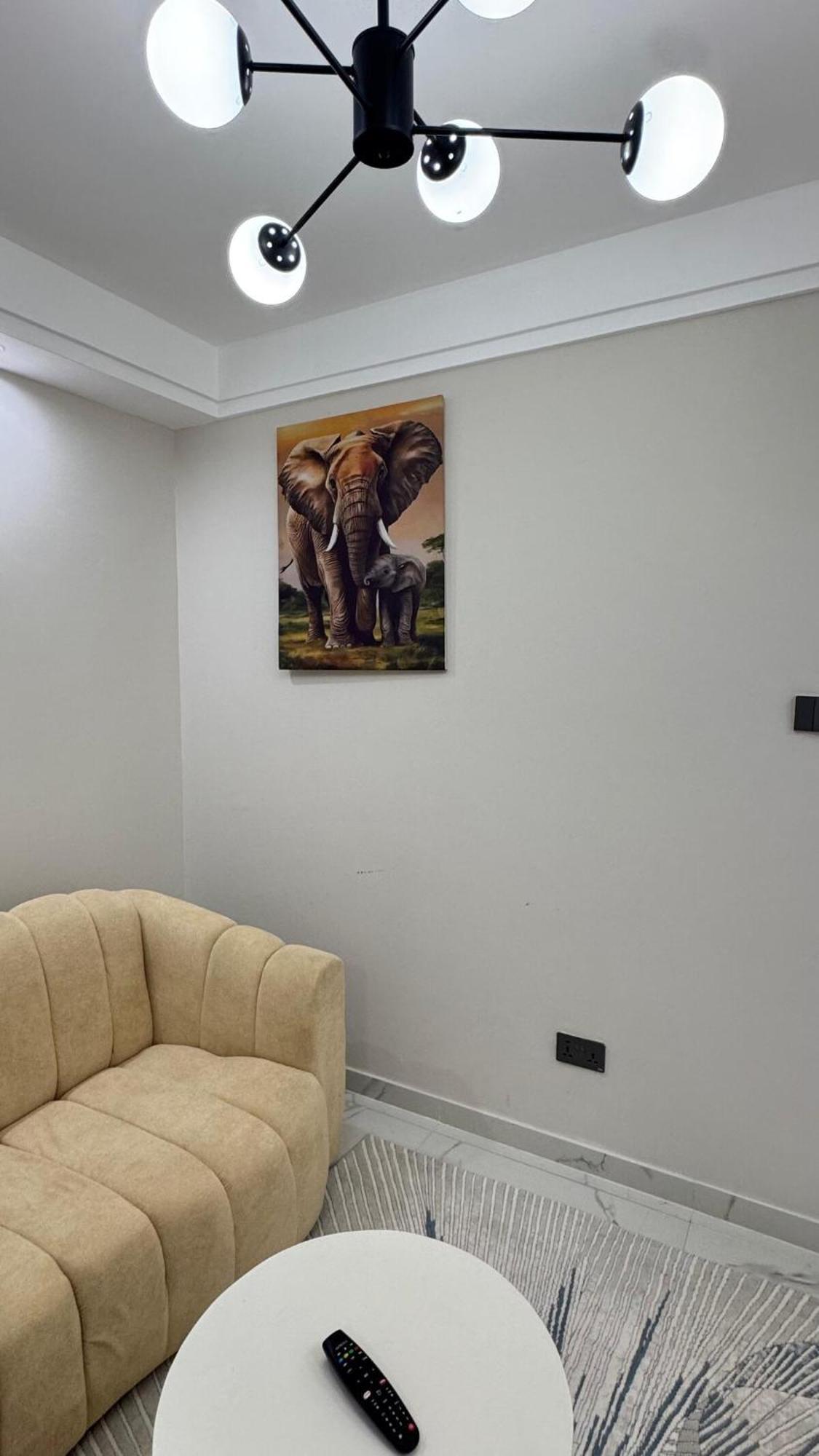 Modern 1br In Kilimani Wifi,netflix,free Parking,near Yaya Center