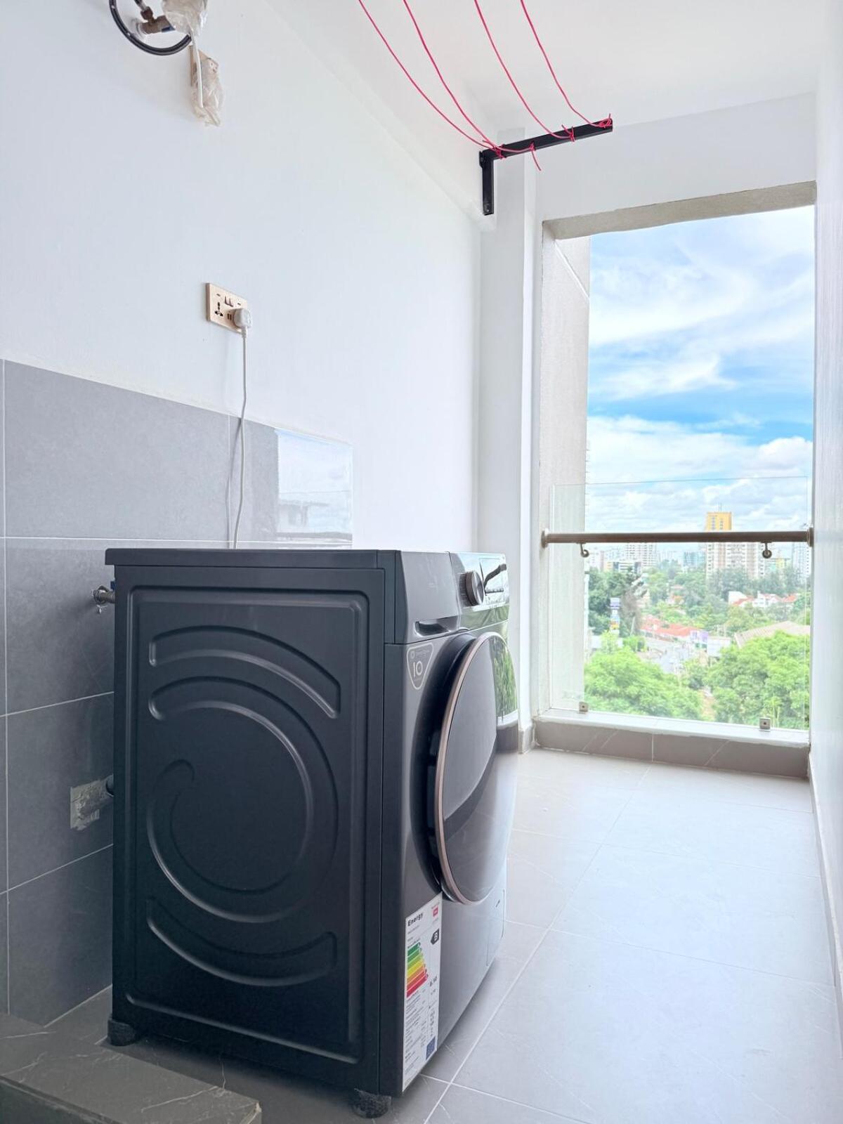 Pure Urban Bliss With Views