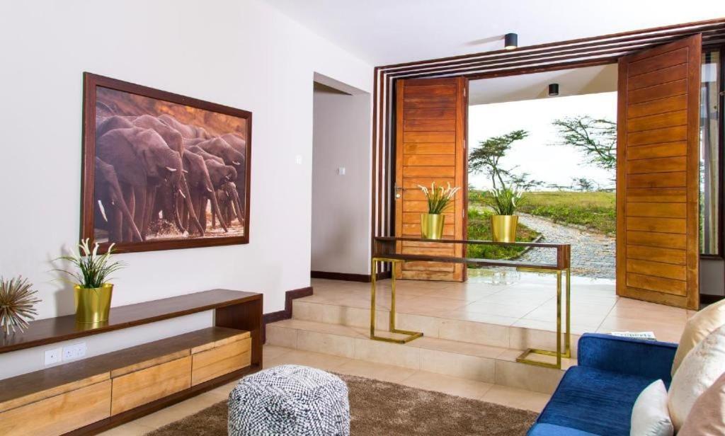 Villa Glass House At Champagne Ridge By Yourhost Nairobi