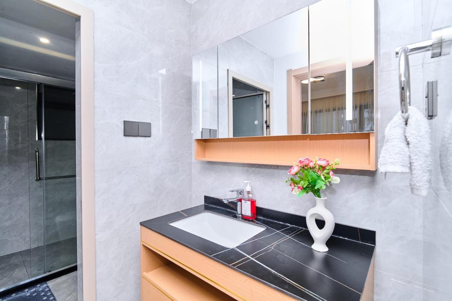 The Finesse At Leshwa House Apartment *