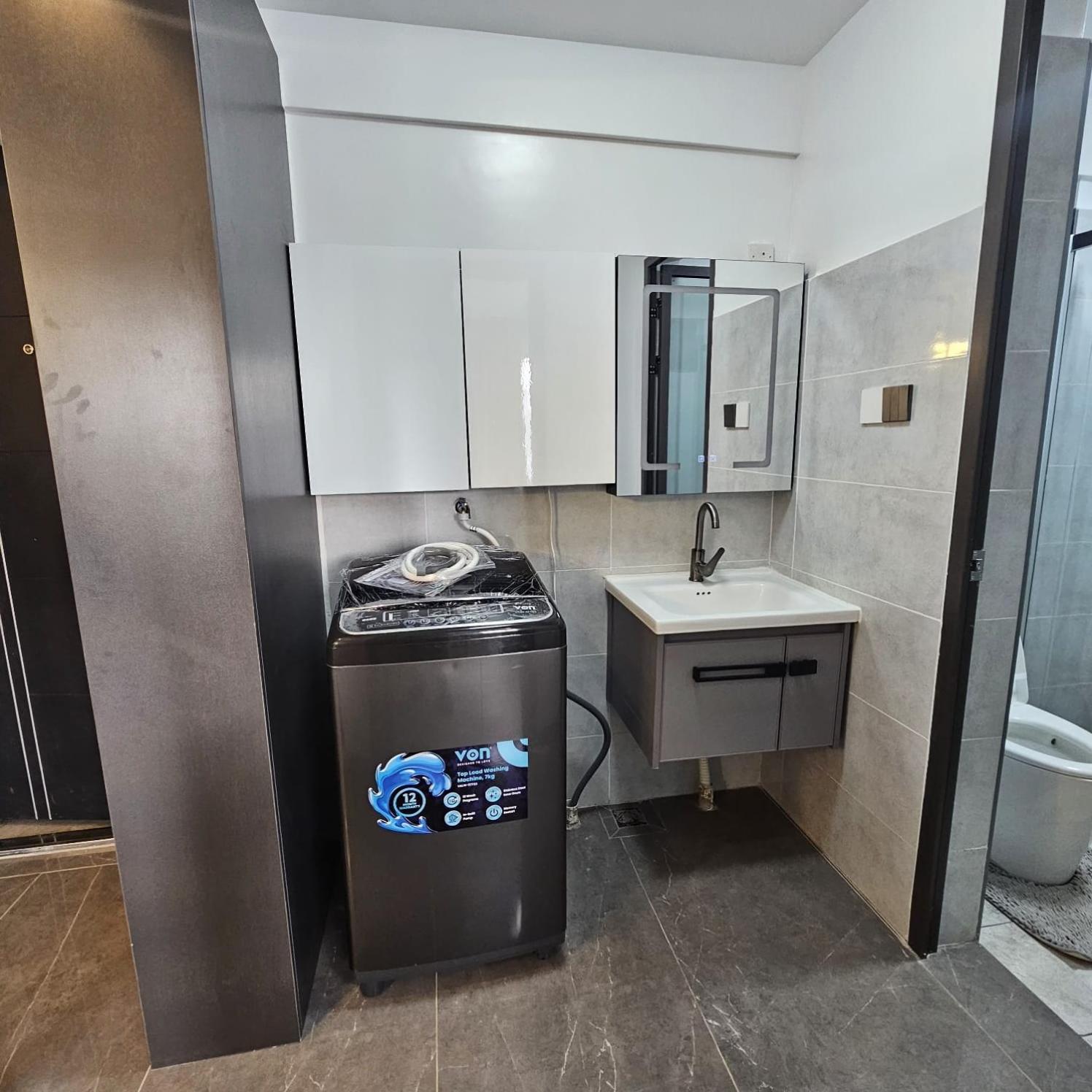 Dpfa's Elegant Fully Furnished One Bedroom *