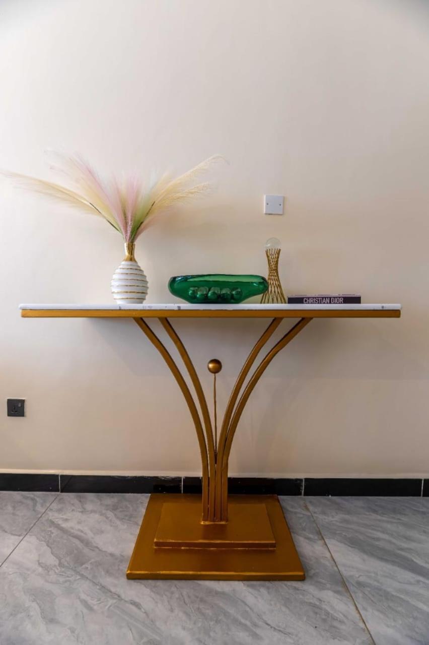 Apartment Elegant Classy With Amazing Views, Swimming Pool ,ample Parking Space, Gym And Rooftop Chill Spot