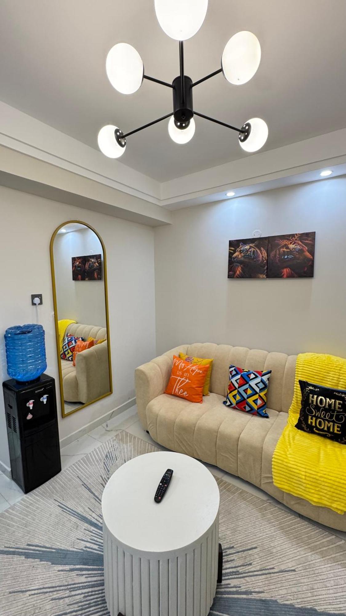 Modern 1br In Kilimani Wifi,netflix,free Parking,near Yaya Center * Nairobi