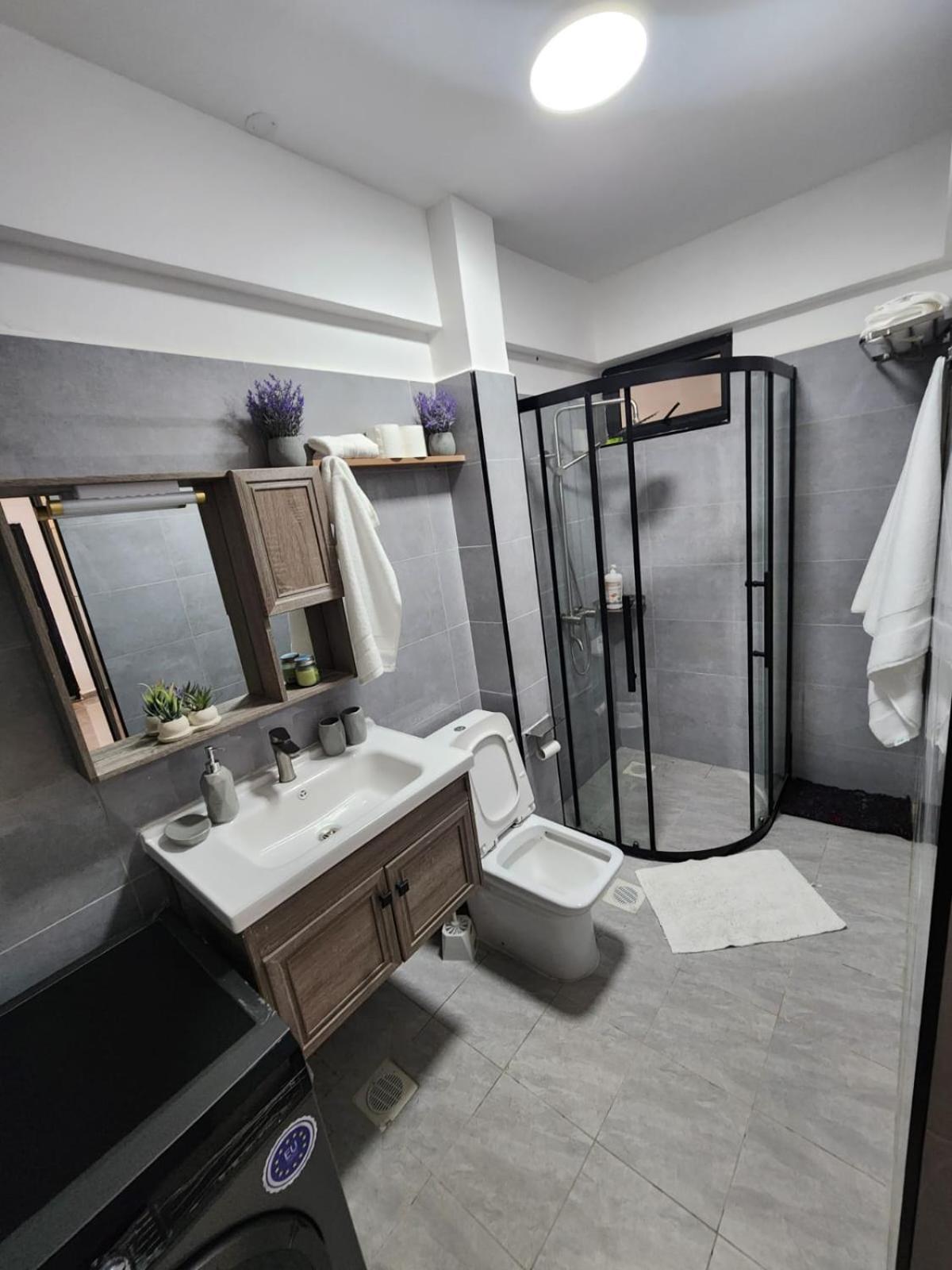Elegant 1-bedroom Furnished & Serviced In Gatundu Heights, Kileleshwa Apartment