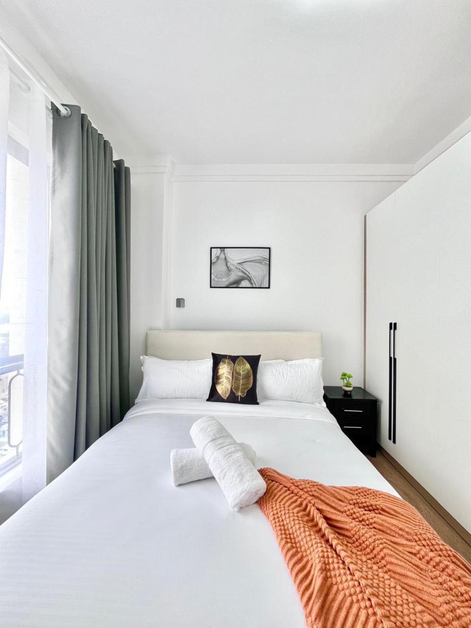 Classy Executive Three Bedroom With Fully Equipped Gym Ample Parking Space Swimming Pool Children Playing Ground And Amazing Scenic Views Apartment