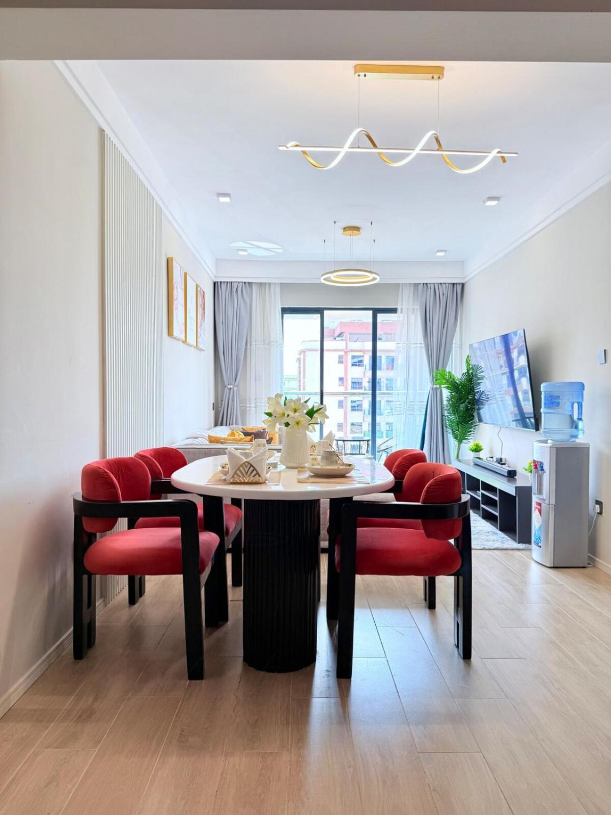 2br Stylish Lavington Escape *