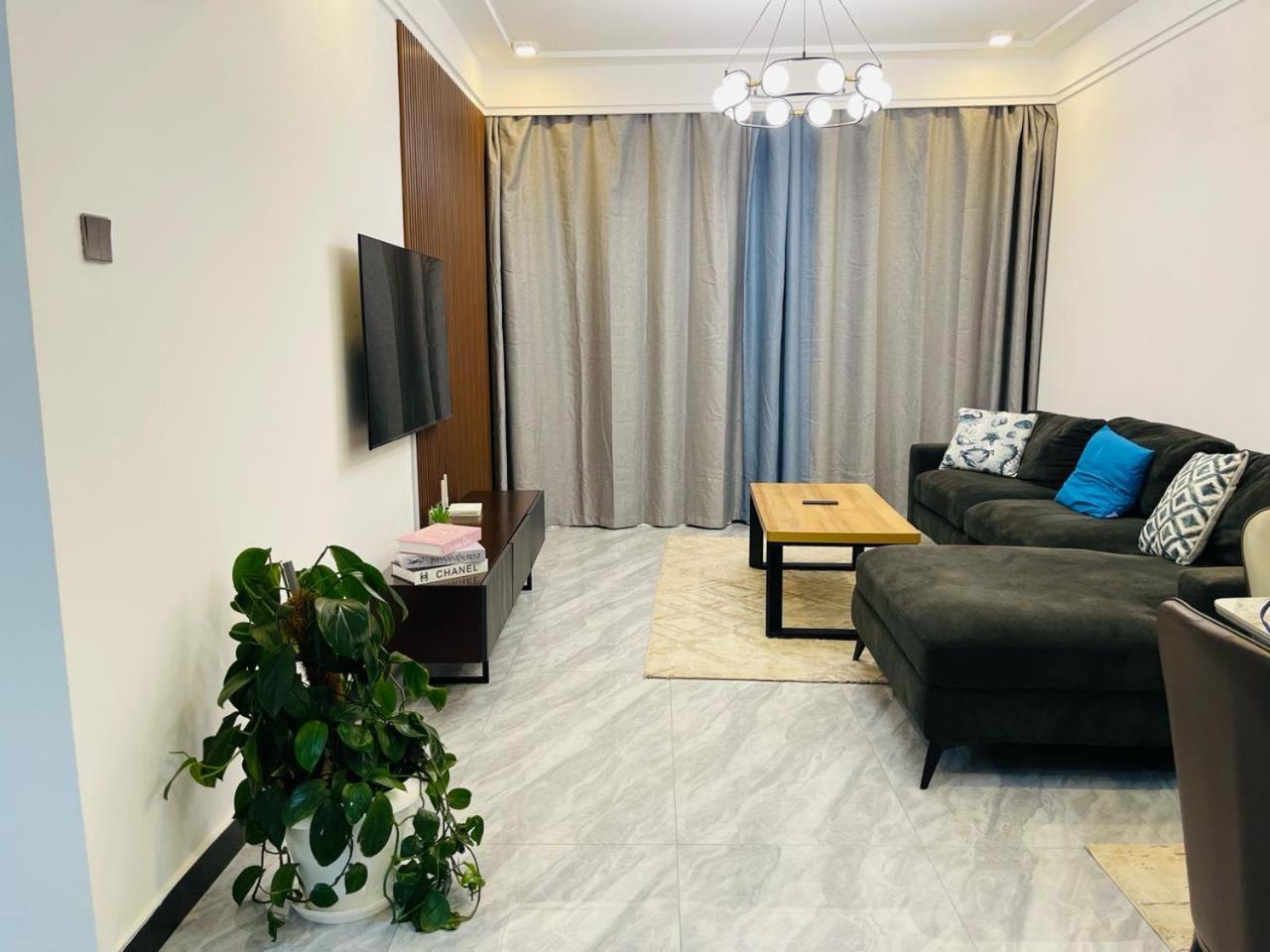 The Regal Vibrant Modern Classic In Kilimani With Modern Facilities Apartamento *