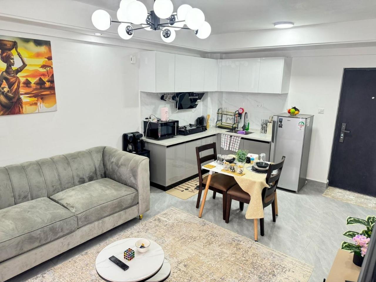 Pivot Apartment *
