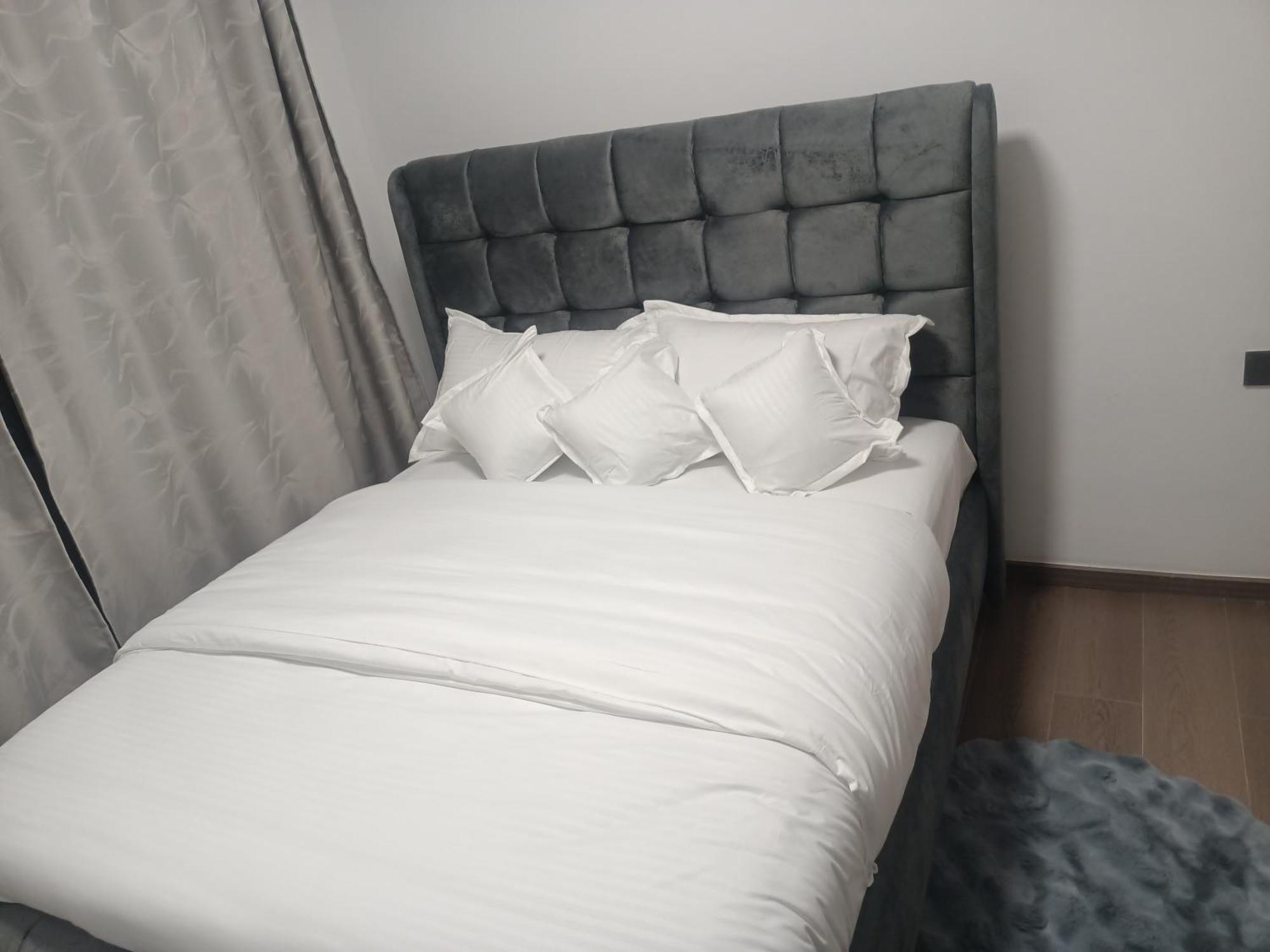 Apartment Golden Mango Heights