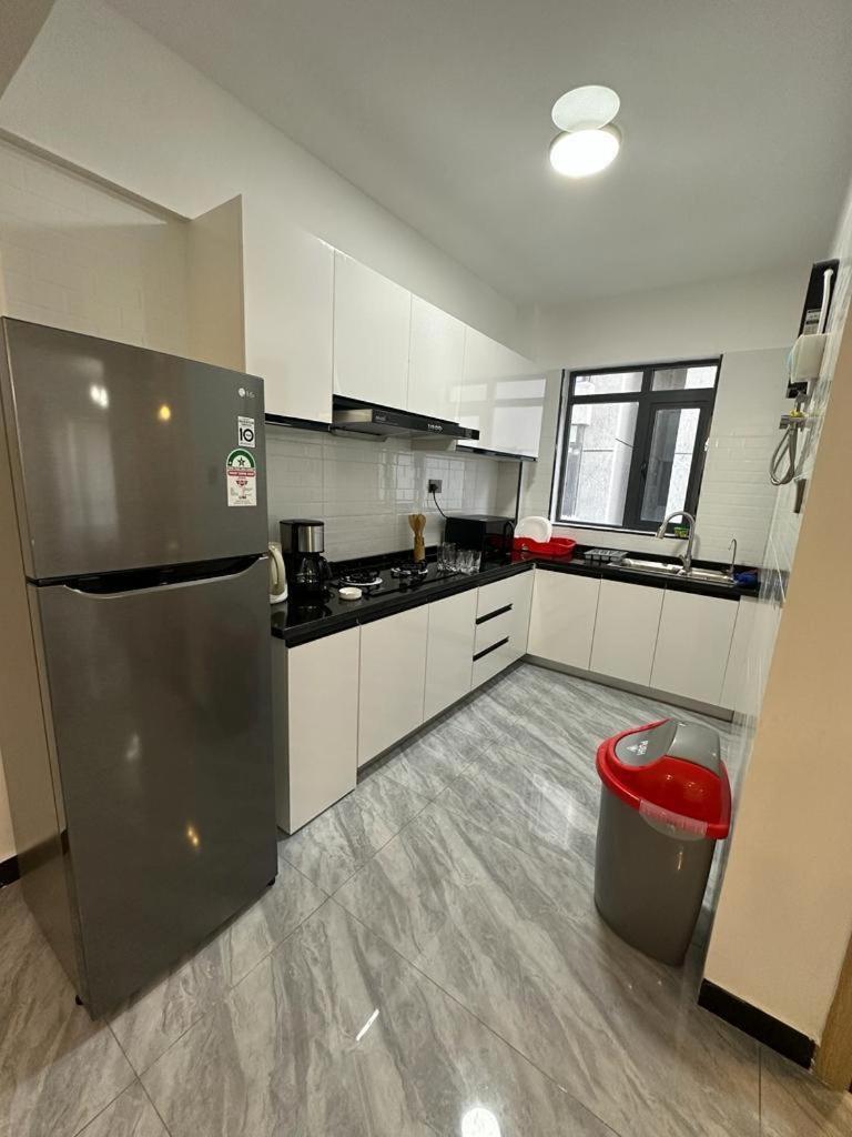 Elegant Classy With Swimming Pool ,fully Equipped Gym ,child Play Area And Close Proximity To Shopping Malls And Great Breathtaking Views Apartment *