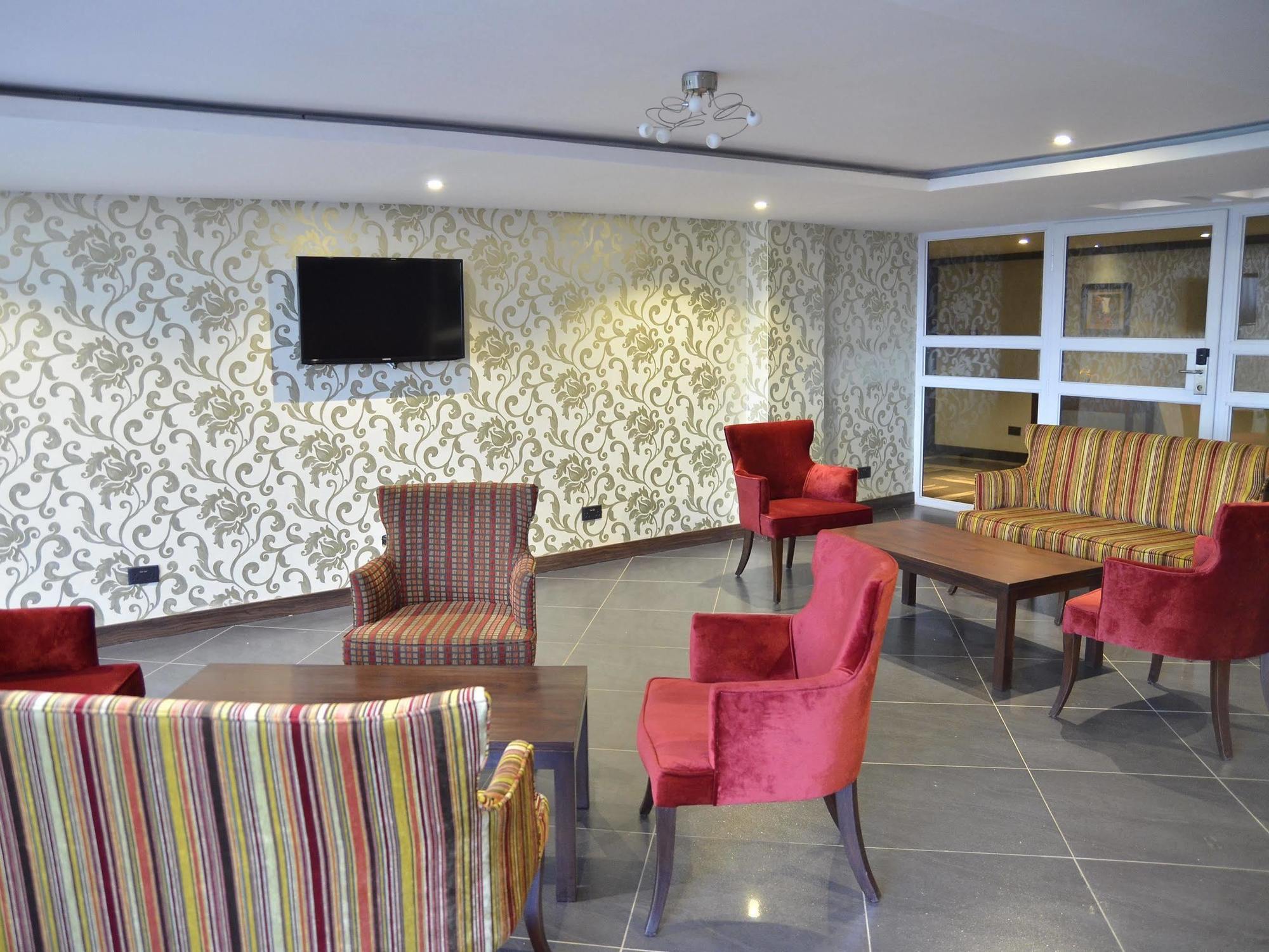 Hotel Cloud & Nairobi