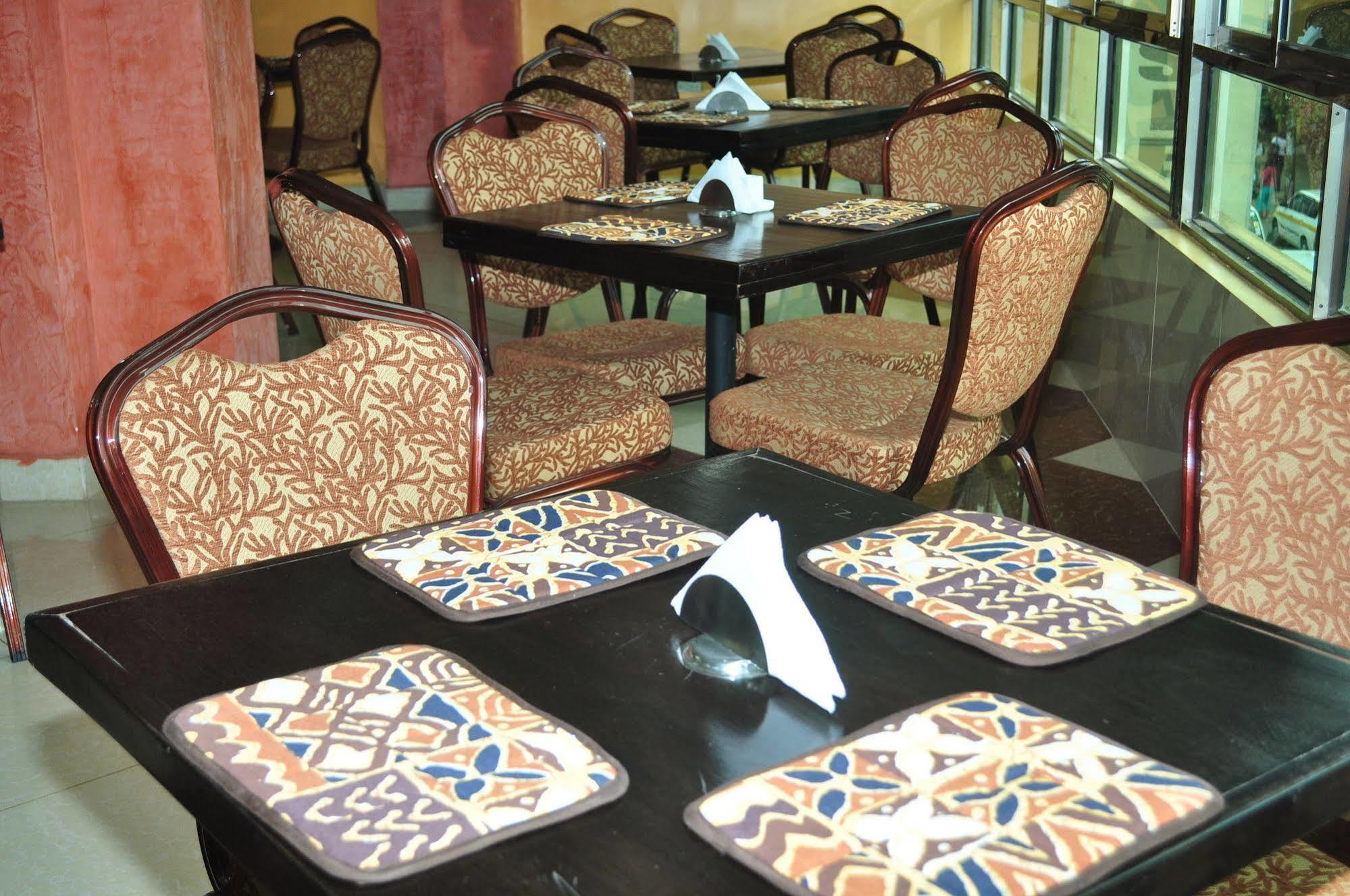 Decasa Hotel 3*
