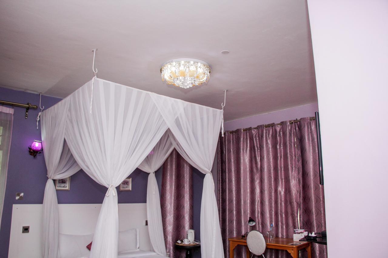 Hotel Karen & 3*
