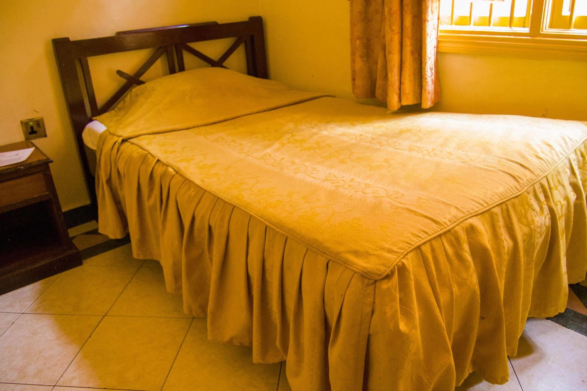 Mooreland Hotel 3*