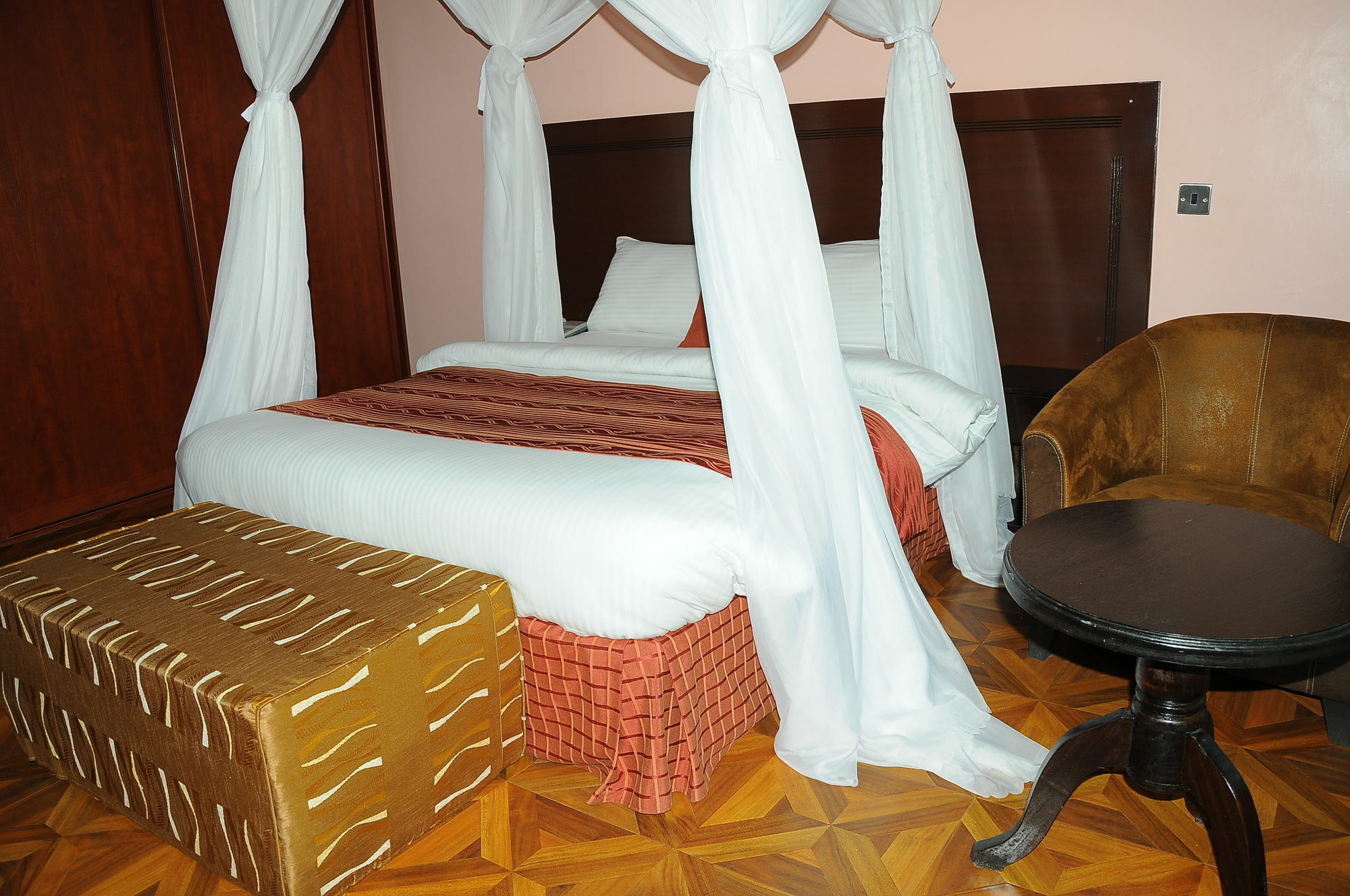Hotel Karen &