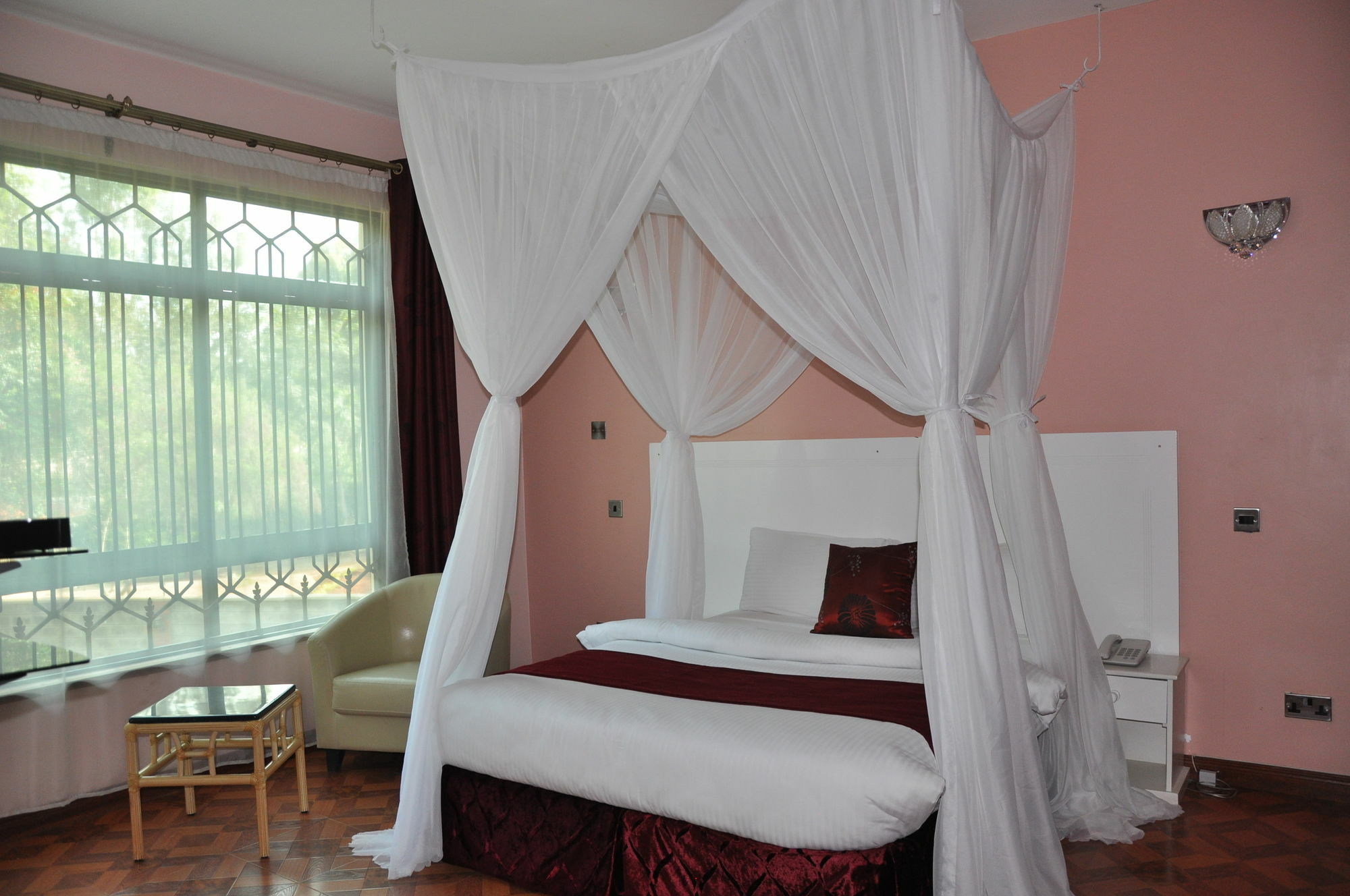 Hotel Karen & 3*
