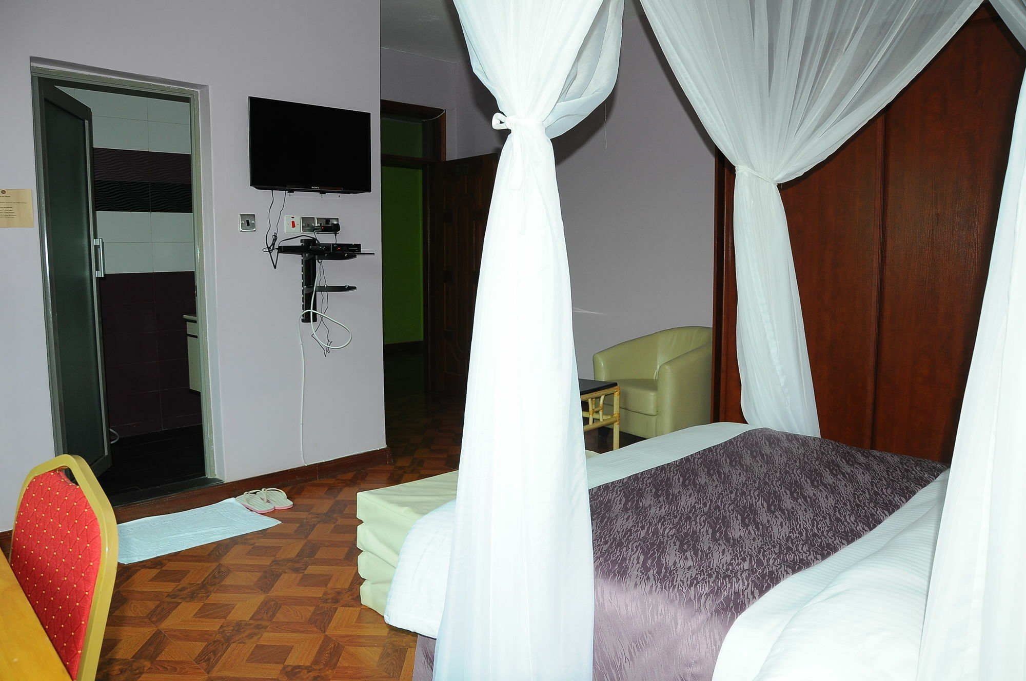 Karen & Hotel 3*
